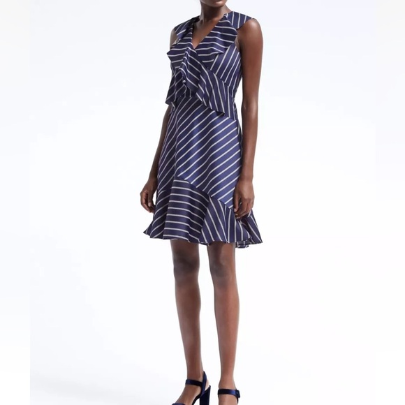 Banana Republic Navy Striped Flounced Fit and Flare V Neck Dry Size 2 EC - Picture 1 of 9